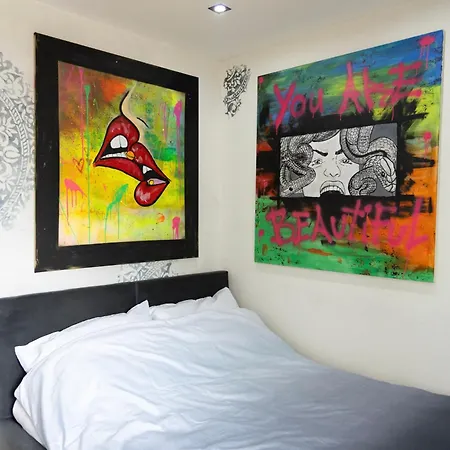 Art Apartment *