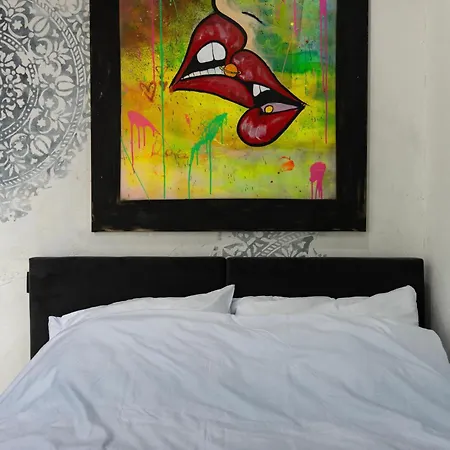 Art Apartment *